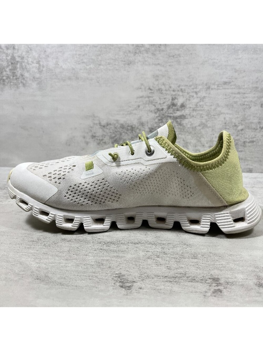 On Cloud 5 Coast Running Shoes - Women's Size 7.5 - White Green - Picture 5 of 9